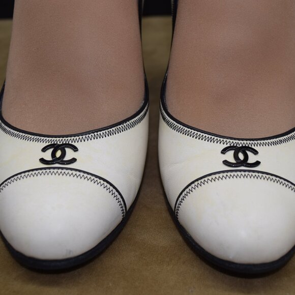 2008 CHANEL Ivory White Cap Toe Heels Pumps 37.5 C 7 Brighton Way 85mm CC Logo - Picture 6 of 16